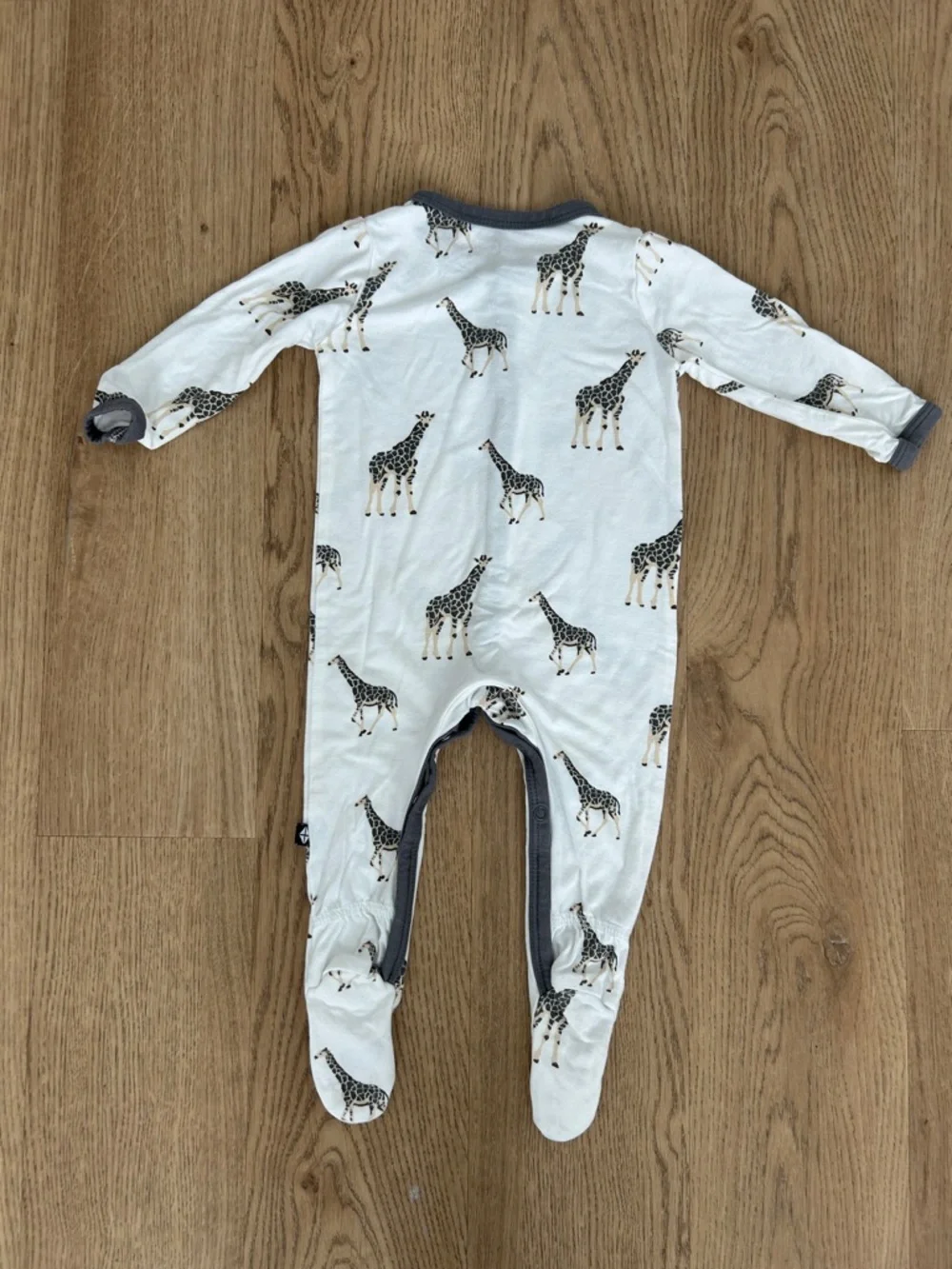 Kyte BABY White Footed One-Piece with Giraffe Print